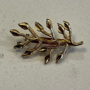 Vintage signed Éditions Atlas Gold tones Leaf Brooch